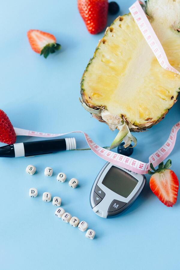 Médico diabetólogo especialista en tratamiento, control de diabetes y riesgo metabólico.